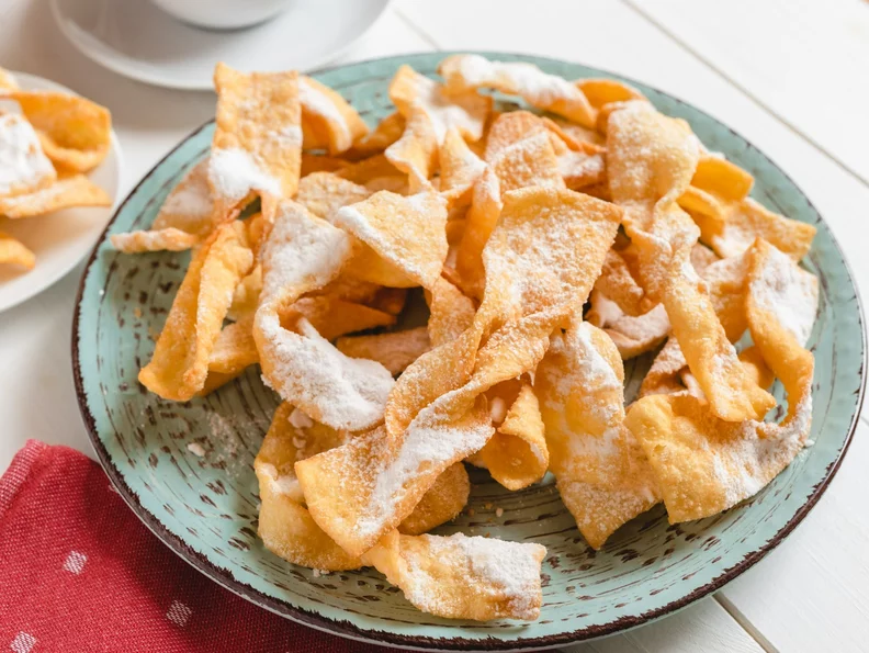 Miniatura: Większość faworków nasiąka tłuszczem. Te...