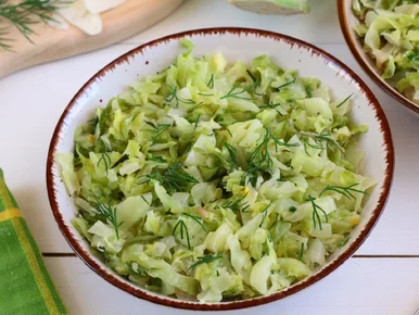 Miniatura: Zapomnij o zimnej surówce. Ta kapusta na...