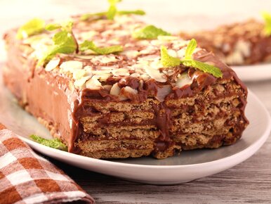 Miniatura: Układam herbatniki i smaruję kremem. To...