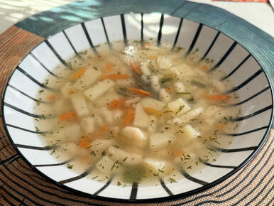 Miniatura: Tą zupą zacierkową teściowa wygrywa każdy...