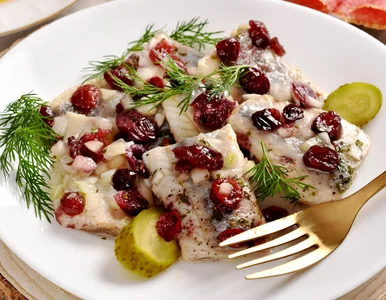 Miniatura: Do tych śledzi dodaję składniki słodkie i...