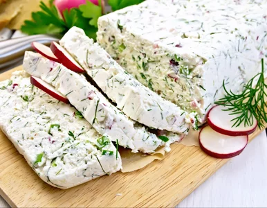 Miniatura: Elegancki blok śniadaniowy z twarogu...