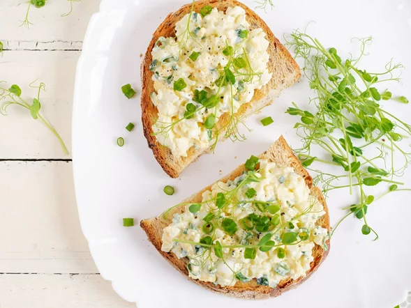 Miniatura: Jajka i dwa dodatki zamieniam w pastę...