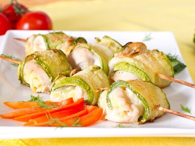 Miniatura: Roladki z cukinii i fileta z kurczaka to...