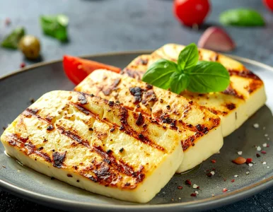 Miniatura: Ten trik sprawia, że halloumi nie skrzypi...