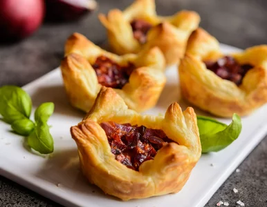 Miniatura: Gotowe ciasto i przepyszny farsz. Raz-dwa...