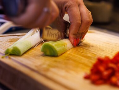 Miniatura: Kroję pora i dokładam dwa chrupiące...