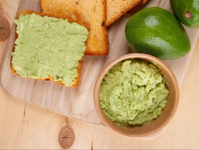 Miniatura: Awokado, białkowy produkt i widelec. Tyle...