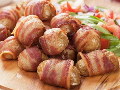 Miniatura: Zawijam ziemniaki 
w plastry i piekę....