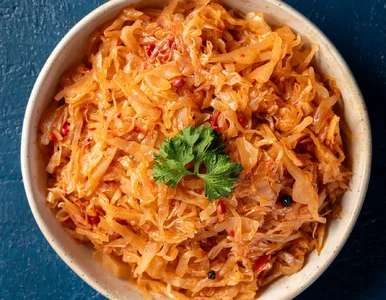 Miniatura: Siekam kiszoną i dorzucam jeden składnik....