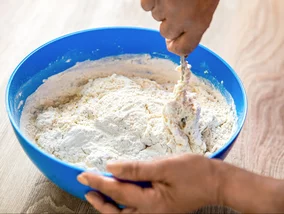 Miniatura: Łyżką mieszam składniki, a potem kładę na...