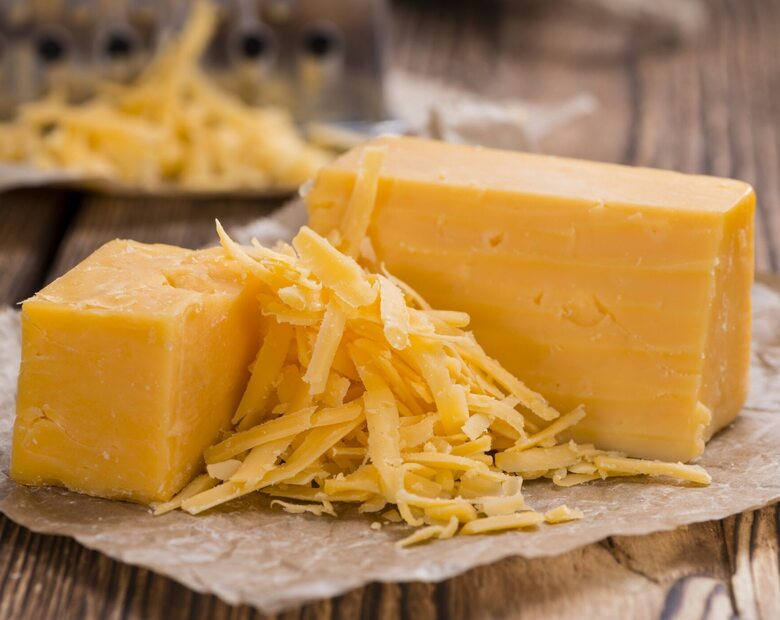 Czy można jeść żółty ser codziennie? Odpowiedź może zaskoczyć