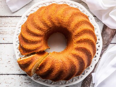 Miniatura: Biorę 2 rodzaje mąki i piekę babkę. Na...