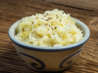 Miniatura: Do kiszonej kapusty wrzucam aromatyczne...