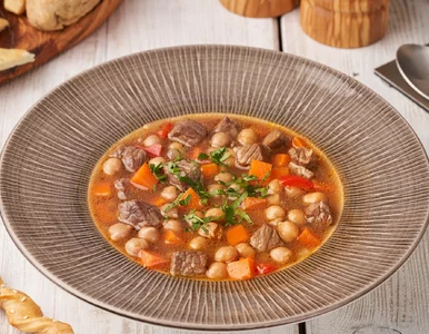 Miniatura: Zimą zawsze robię ten gulasz. Jest gęsty,...