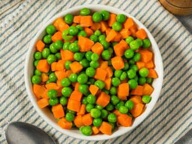 Miniatura: Dwa dodatki, a marchewka z groszkiem...