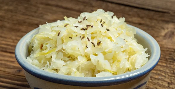 Miniatura: Do kiszonej kapusty wrzucam aromatyczne...