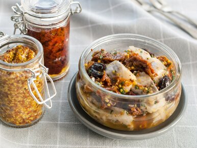 Miniatura: Solone śledzie i dwa dodatki. Sprawdź, jak...