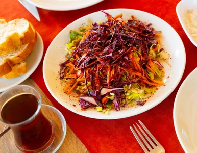 Miniatura: Taką surówkę dają do kebaba w Turcji. Z...