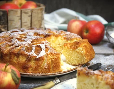 Miniatura: Puszyste i wilgotne ciasto z jabłkami...