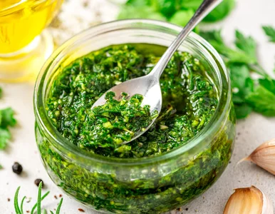 Miniatura: Pesto z natki pietruszki bije na głowę to...