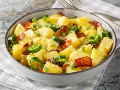 Miniatura: Niemcy robią sałatkę ziemniaczaną bez...