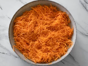 Miniatura: Do marchewki dodaję jeden składnik. Ta...