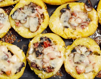 Miniatura: Smażę 3 składniki i napełniam połówki...