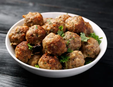 Miniatura: Biorę kubeczek z lodówki i dodaję do...