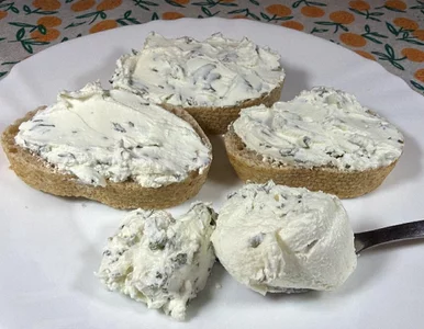 Miniatura: Wylej jogurt na gazę i poczekaj 2 dni....