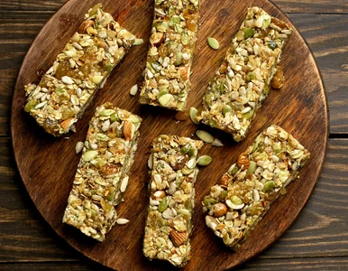 Miniatura: Domowe batoniki ze zdrowych składników....