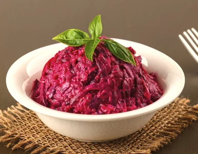 Miniatura: Ścieram na tarce i dodaję 2 składniki....