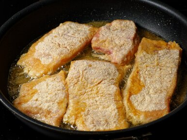 Miniatura: Obtaczam w tym karpia i kładę na patelnię....