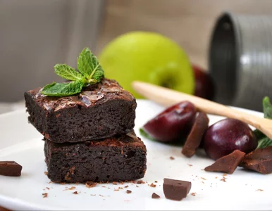 Miniatura: Do brownie dodaj sezonowe owoce. To ciasto...