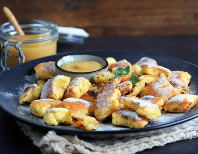 Miniatura: Rwany omlet oprószony cukrem. Ten...