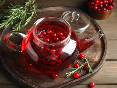 Miniatura: Zalewam czerwone kulki wrzątkiem i robię...