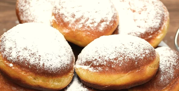 Miniatura: W Tłusty Czwartek robię pączki bez jajek i...