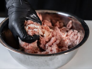 Miniatura: Weź mięso mielone i kremowy serek. Kotlety...