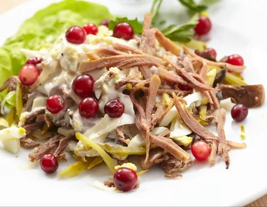 Miniatura: Kroję w paski i dodaję do eleganckiej...