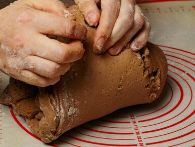 Miniatura: Zagniatał ciasto na pierniki i czekał 17...