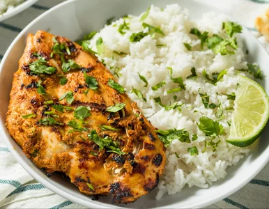 Miniatura: W Indiach nie obtaczają w bułce. Pierś z...