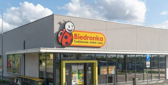 Miniatura: Kupujesz dwa, a trzeci Biedronka dorzuca...