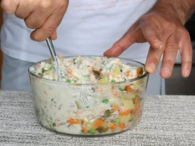 Miniatura: Sałatki jarzynowej na Wielkanoc nie robię...