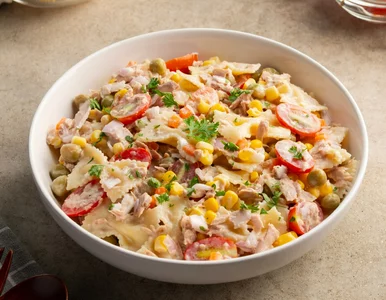 Miniatura: Puszka tuńczyka i sałatka od razu robi się...