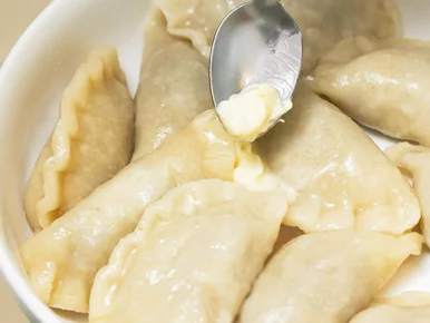 Miniatura: Dodaj 2 łyżki do ciasta na pierogi. Wyjdą...