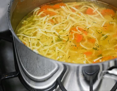 Miniatura: Do rosołu dodaję 2 łyżki. Jest pyszny bez...