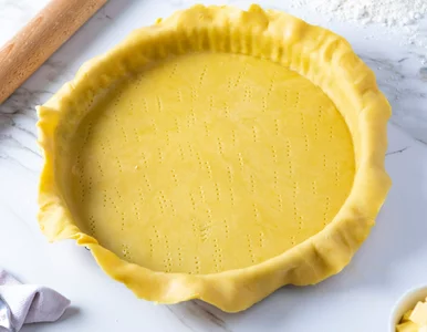 Miniatura: Na kruchy spód wykładam krem sezamowy i...