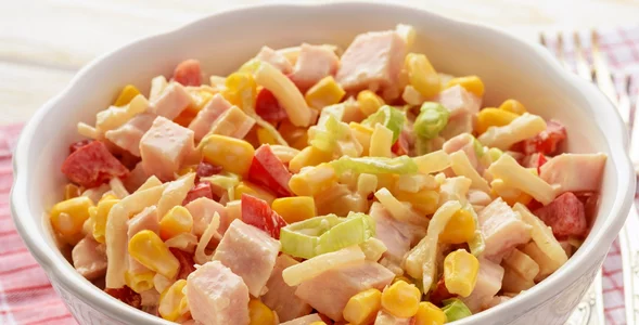 Miniatura: Szybka sałatka na przekąskę lub kolację....