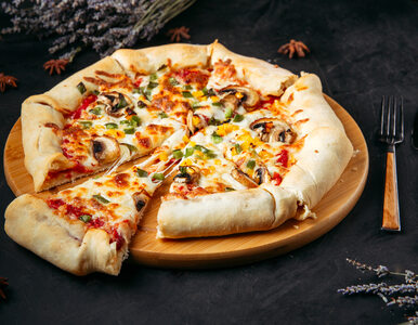 Przepis na pizzę: jak zrobić domową pizzę?