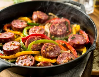 Miniatura: Kroję w krążki i podsmażam z warzywami. To...